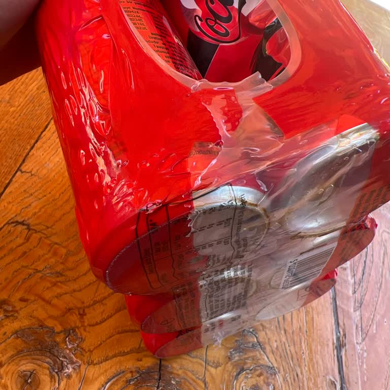 Bozcaada A101 Online Siparişinde Boş Ve Sızdıran Coca Cola Kutusu