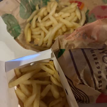 Eksik Hamburger Ve Az Pişmiş Patates İçin Ücret İadesi Talebi