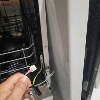 Garanti Kapsamındaki Hoover Servisinin Kırdığı Parça Ve Cevapsız Müşteri Desteği