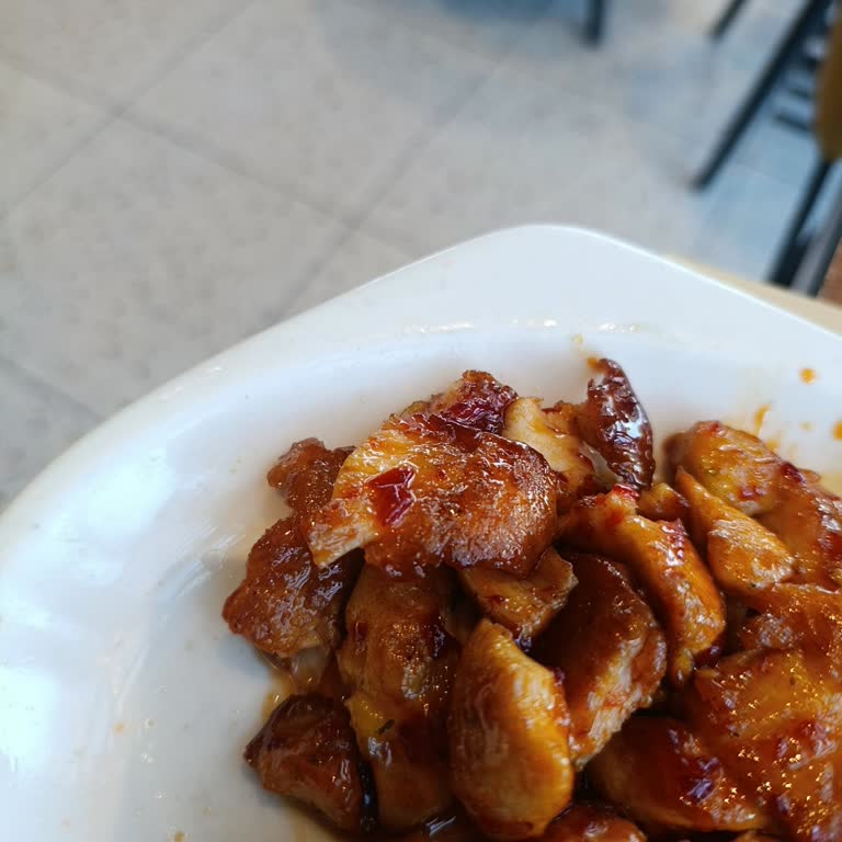 İzmir İstinyePark Tavuk Dünyası’nda Yanık Yemek Ve Kötü İletişim