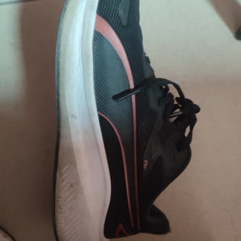 Puma Ayakkabısının Sol Topuk Astarı Yırtıldı, Tabanları Çekildi: Kalite Sorunu