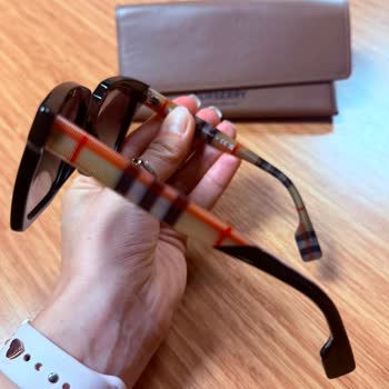 Burberry Güneş Gözlüğü Çerçevesi Kısa Kullanımda Yamuluyor, Değişim veya İade Talebi
