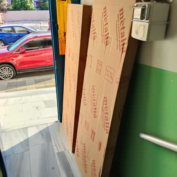 Ceva Logistics 3 Koliyi Bina Girişine Bırakıp Teslimatı Tamamlamadan Ayrıldılar