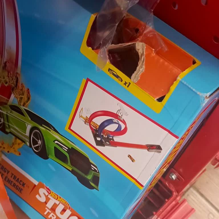 Şok Markette Hot Wheels Seti Kutusu Yırtılmış Ve İçerik Eksik