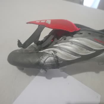 Adidas Kramponunun Lastiği Kısa Sürede Kopmuş, Kullanıcı Hatası İddiası Reddedildi