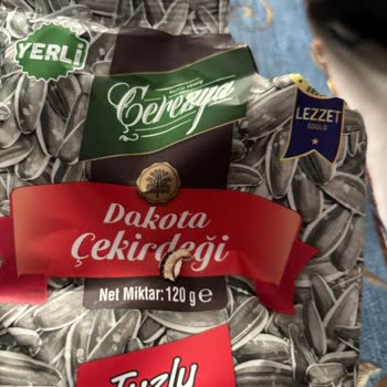Ay Çekirdeği Paketi İçinde Salyangoz Kabuğu