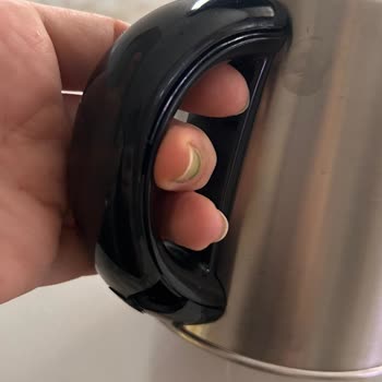 Garanti Kapsamındaki Çay Makinesinde Demlik Sapı Kırıldı, Servis Yanıtı Gelmiyor