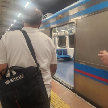 T4 Tramvayında Klimalar Çalışmıyor Ve Elektrik Arızası Seferleri Durduruyor