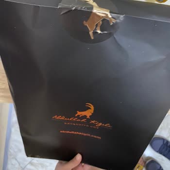 Dikkatsiz Hediye Paketi Ve Yırtık Ürün