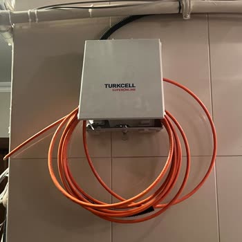 Turkcell Superonline Fiber Kutusunun Apartman Koridorundaki Uygunsuz Montajı