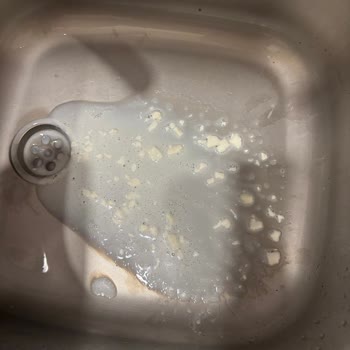Son Kullanma Tarihine Gün Kalmış Proteinli Süt Bozulmuş