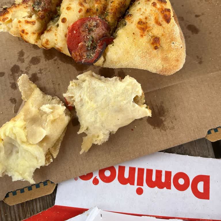 Domino's Akdere Şubesinde Ekmek Siparişinde Malzeme Eksikliği Ve İletişim Sorunu