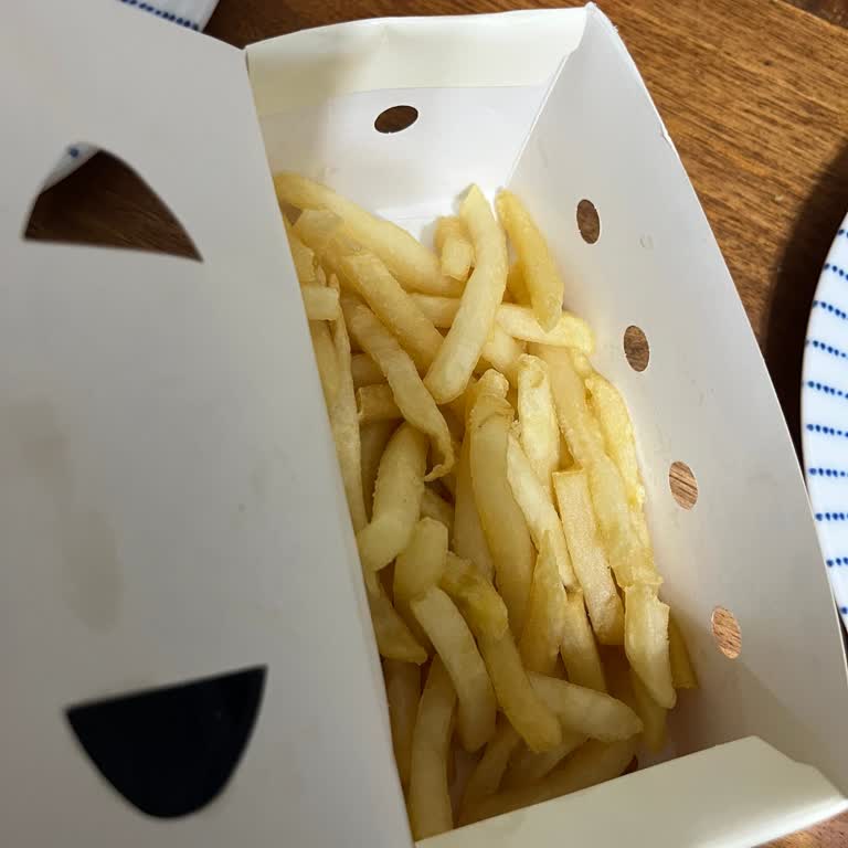 Küçük Patates Ve Yanlış Soslar Nedeniyle Ücret İadesi Talebi