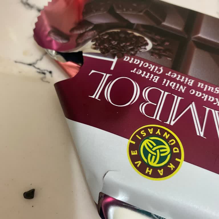 Kahve Dünyası Bitter Çikolatasında Taş Parçası Tespit Edildi, Sağlık Riski Oluşturuyor