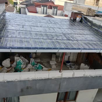 Güngören’de Dubleks Çatısının Kanunsuz İnşaatı Konut Konforunu Tehdit Ediyor