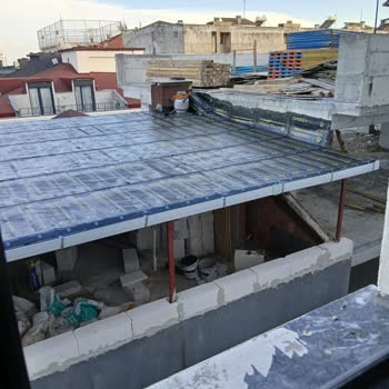 Güngören’de Dubleks Çatısının Kanunsuz İnşaatı Konut Konforunu Tehdit Ediyor