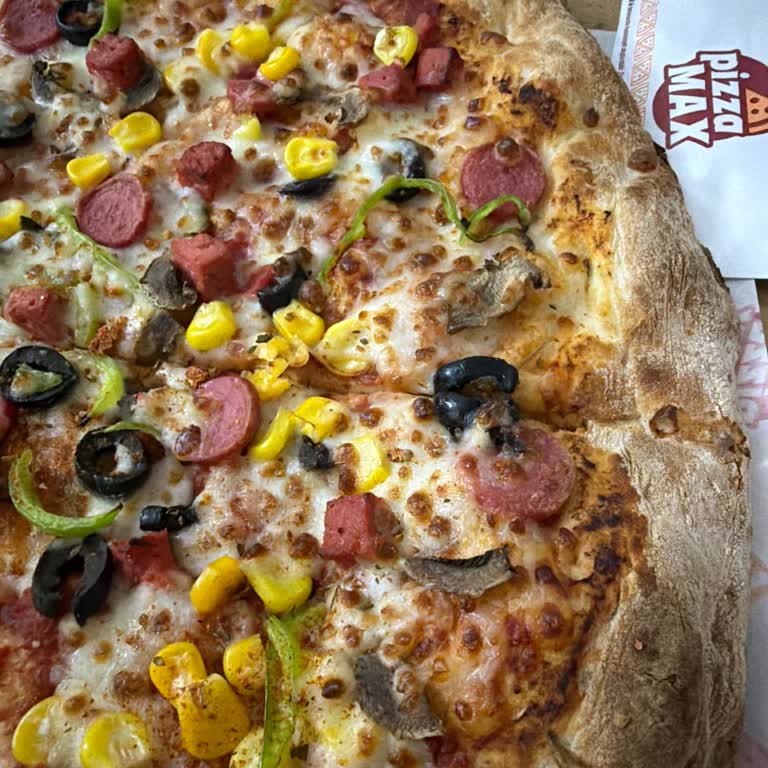 Pizza Max'tan Aldığım Pizza Yenilecek Durumda Değildi