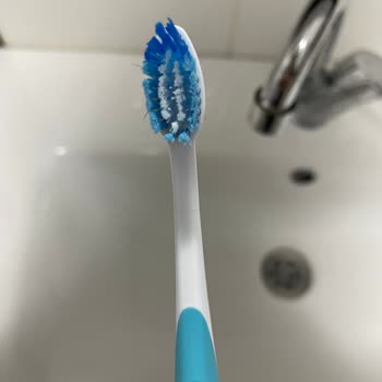 Sensodyne Gentle Diş Fırçası Sert Çıktı
