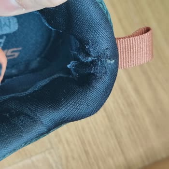 Skechers Botunda Su Alma Ve Açılmalar Üretim Hatası Olmadığı İddiası Mağduriyet Yaratıyor
