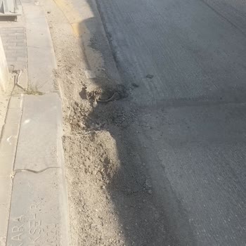Ankara Belediyesi Asfalt Çalışması Sırasında Bırakılan Metal Çıkıntı Aracımın Lastiklerini Patlattı