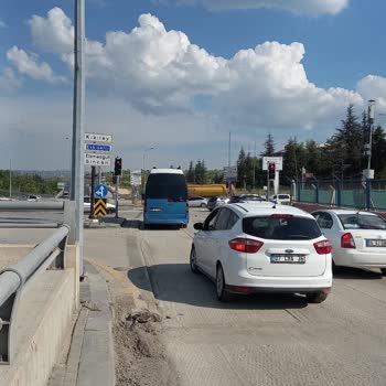 Ankara Belediyesi Asfalt Çalışması Sırasında Bırakılan Metal Çıkıntı Aracımın Lastiklerini Patlattı