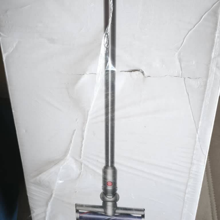 Dyson V12 Süpürgenin Hasarlı Kutusu Ve Çözüm Sunulmaması