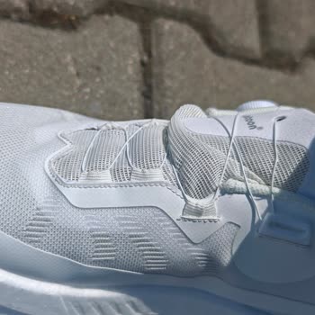 Letoon Sport Ayakkabının Bağcık Kısmı Yanlış Monte Edilmiş Durumdadır