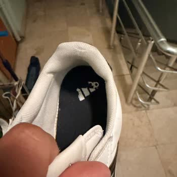 Kısa Sürede Deforme Olan Adidas Ayakkabıda Kalite Sorunu Ve Yetersiz İnceleme