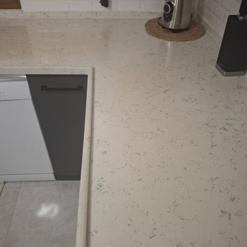 Coante Quartz Mutfak Tezgahının Kısa Sürede Kalıcı Lekelenme Ve Sararması