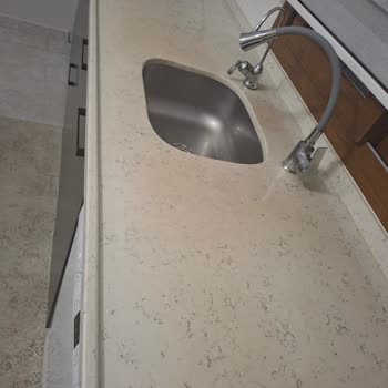 Coante Quartz Mutfak Tezgahının Kısa Sürede Kalıcı Lekelenme Ve Sararması