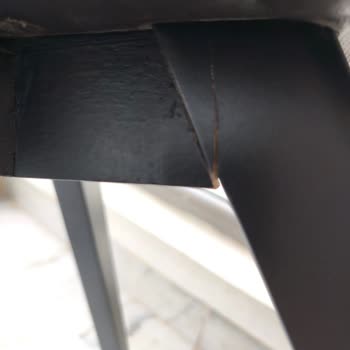 Piena Sandalyelerin Bacakları Sürekli Kırılıyor, Kalıcı Çözüm Talep Ediliyor