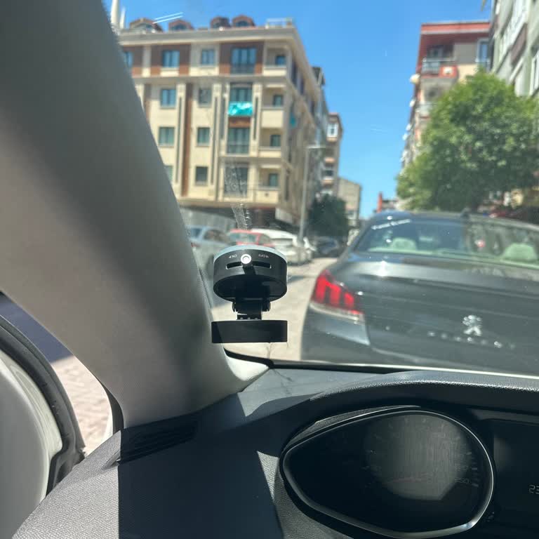 Kalitesiz Telefon Tutucu Cam Zararına Neden Oldu, Ücret İadesi Ve Çözüm Talebi