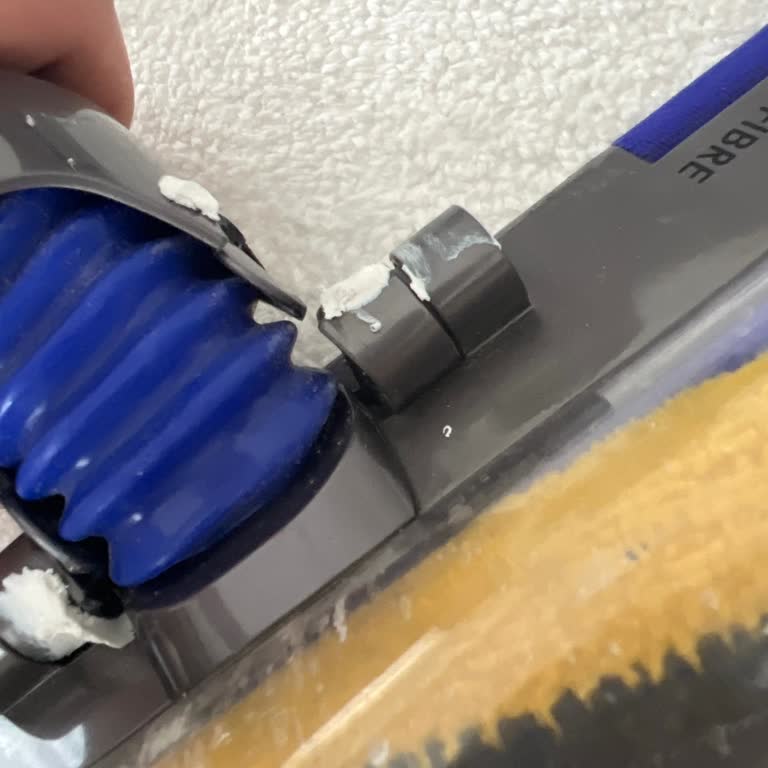 Dyson V15 Süpürgenin Parçaları Kısa Sürede Kırılıyor Ve Yedek Parça Fiyatları Aşırı Yüksek