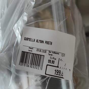 Gurmella Alman Pastasının Bozulması Nedeniyle Sağlık Tehlikesi Ve Kusma