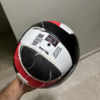 Lisanslı Beşiktaş Voleybol Topunun Kısa Sürede Yırtılması Ve Mağazanın Yardım Etmemesi
