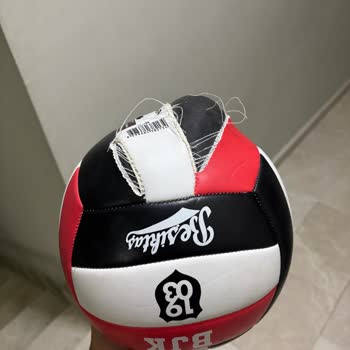 Lisanslı Beşiktaş Voleybol Topunun Kısa Sürede Yırtılması Ve Mağazanın Yardım Etmemesi