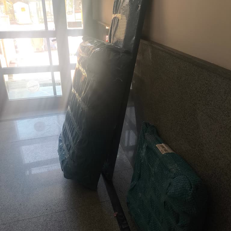 Sürat Kargo Kurye Üst Kat Teslimini Reddetti, Müşteri Mağdur Oldu