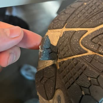 New Balance Ayakkabısında Kısa Sürede Alt Taban Kopması Ve Mağazadan Cevapsızlık