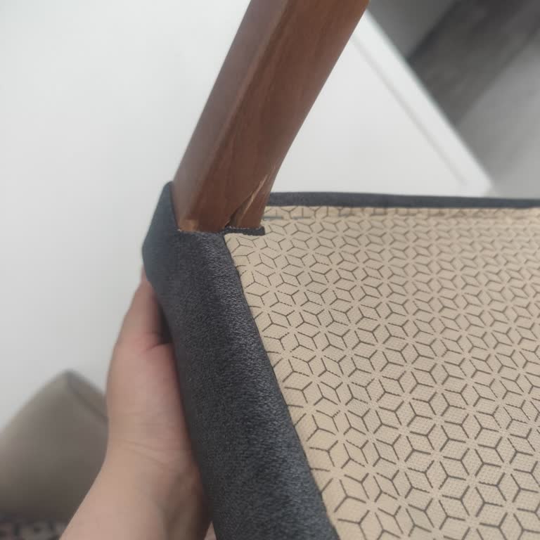 Mavenna Sandalyesinde Kırılan Ayak Ve Sallanma, Ücretsiz Değişim Talebi