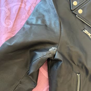 Levis İstinyePark Mağazasında Deri Montun Hızlı Deformasyonu Ve İade Talebi