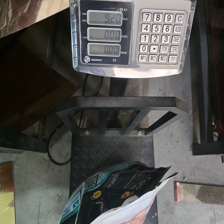 Sipariş Edilen 10 Kg Kedi Maması 9 Kg Geldi: Eksik Gramaj Şikayeti