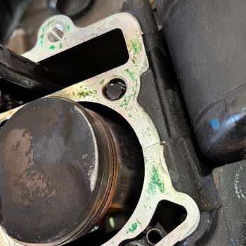 Servis Onarımından Sonra Motorun Yağ Sızıntısı Ve Kilitlenmesi