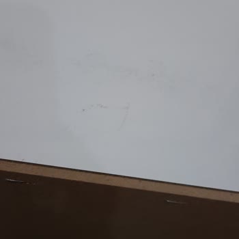 Çizik Ve Hasarlı Komodinler İçin Hızlı Değişim Talebi
