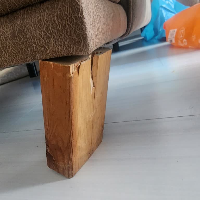 Modalife Koltuk Takımında Kırık Ayak Ve Yardımsız Servis, Kalitesiz Ürün Şikayeti