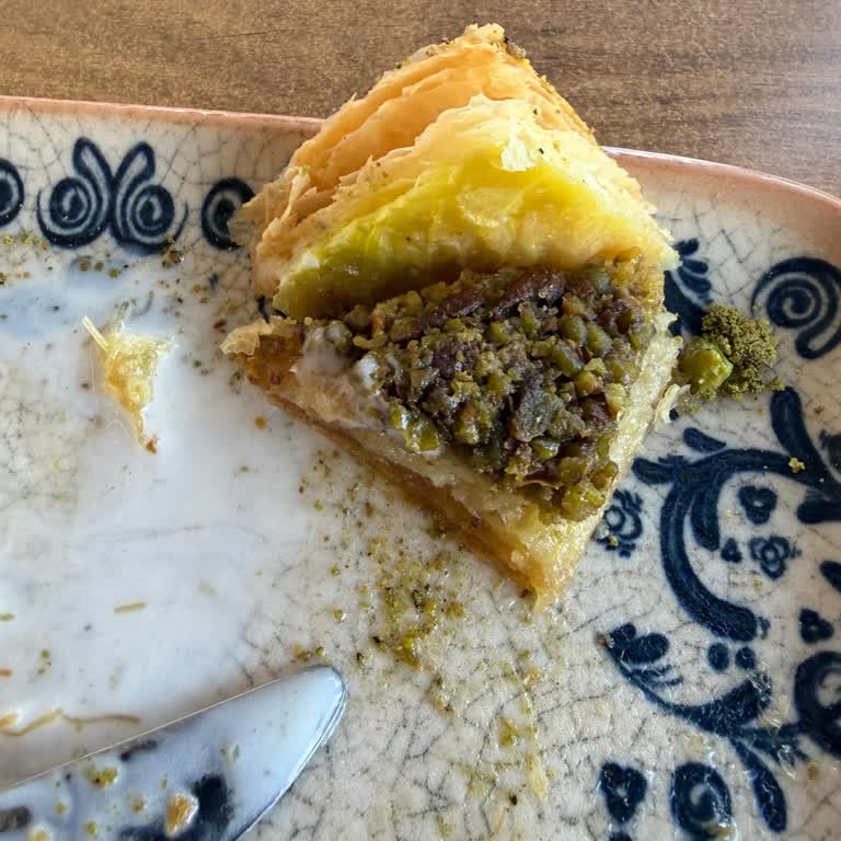 Tuzla Mado Şubesinde Bayat Baklava Ve Özür İle Ücret İadesi Talebi