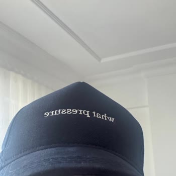 Şapka Üzerindeki Potluk Ve Haksız İade Reddi