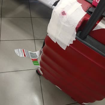 Kırık Bavul İçin Tazminat Talebi Ve Ayrımcı Uygulama Şikayeti