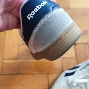 Bej Reebok Sneaker Renk Değişikliği Yaşadı, Aynı Modelde Değişim Talep Ediyor