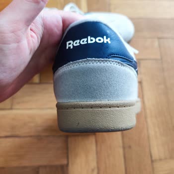 Bej Reebok Sneaker Renk Değişikliği Yaşadı, Aynı Modelde Değişim Talep Ediyor