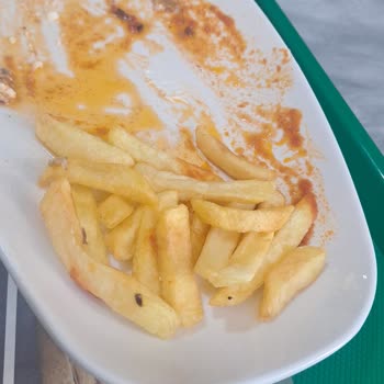 Soğuk Ve Bayat Döner Ve Patates Kızartması İçin Ücretin Yarısının İadesi Talebi
